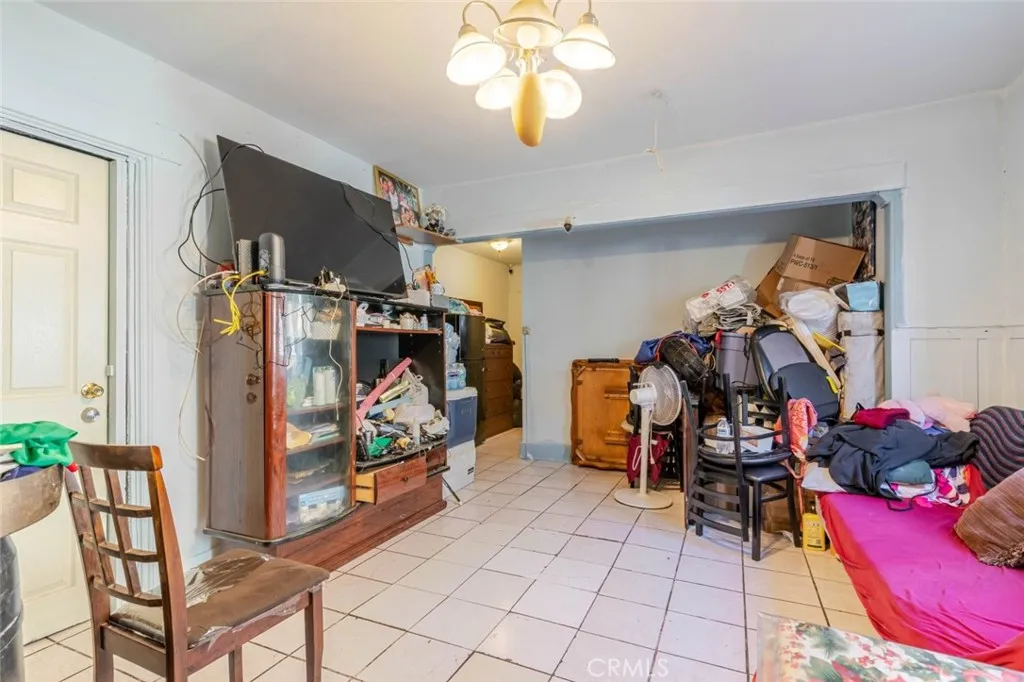 811 E 43rd Place, Los Angeles, California 90011 home-pic-5